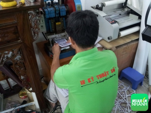 Nhân viên In Thẻ trực tiếp gia công thẻ chip cho khách hàng góp phần đảm bảo chất lượng và giảm chi phí nhất định cho khách hàng Nhân viên In Thẻ trực tiếp gia công thẻ chip cho khách hàng góp phần đảm bảo chất lượng và giảm chi phí nhất định cho khách hàng